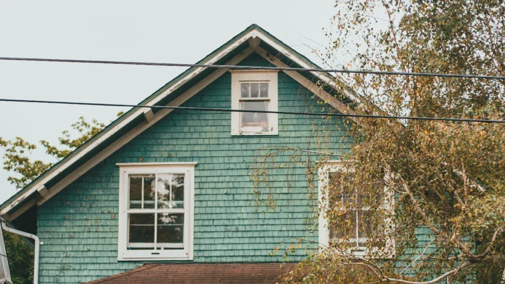 86 Fresh Exterior Paint Ideas to Boost Your Home'
style=