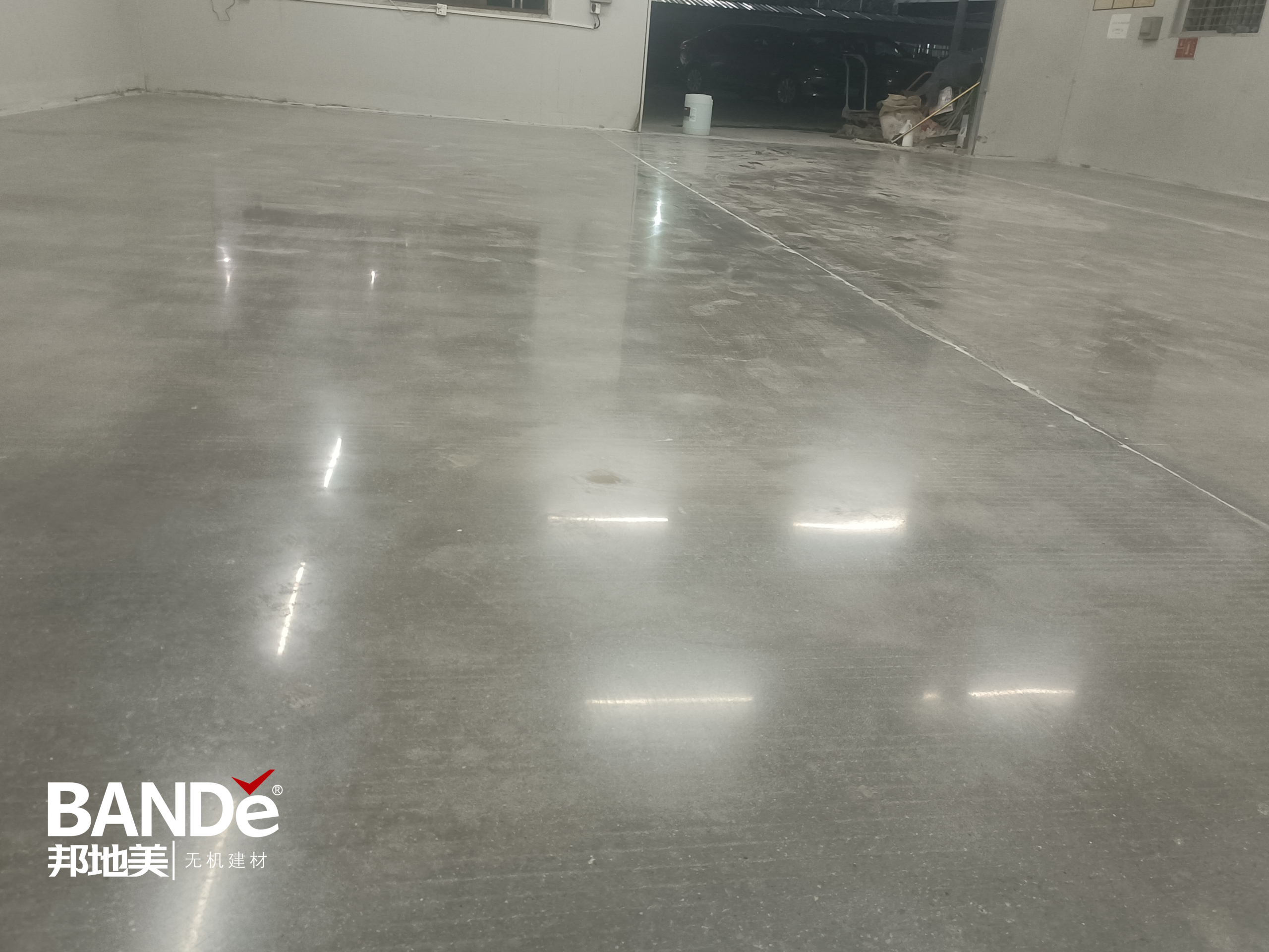 What is a liquid concrete curing agent and how does it work